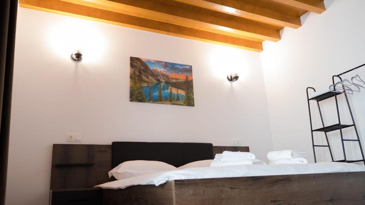 Villa Wild Rooms Jiet Екстериор снимка