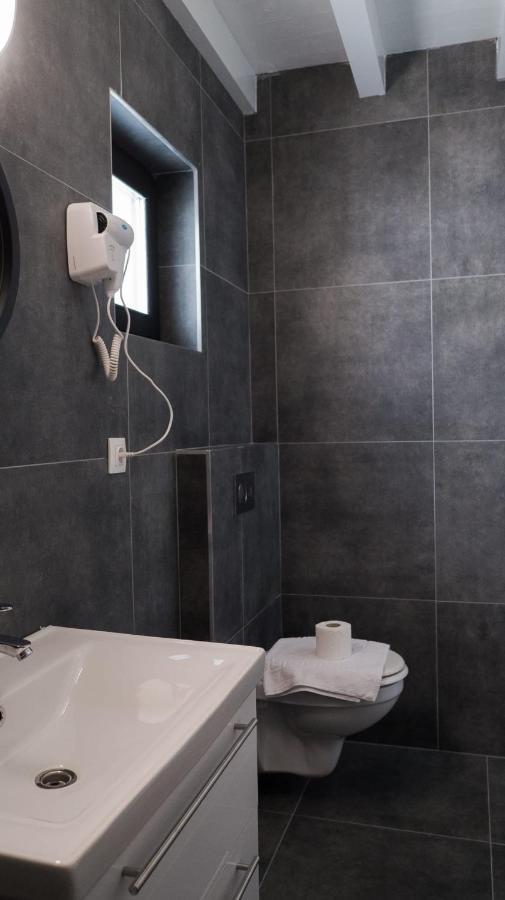 Villa Wild Rooms Jiet Екстериор снимка