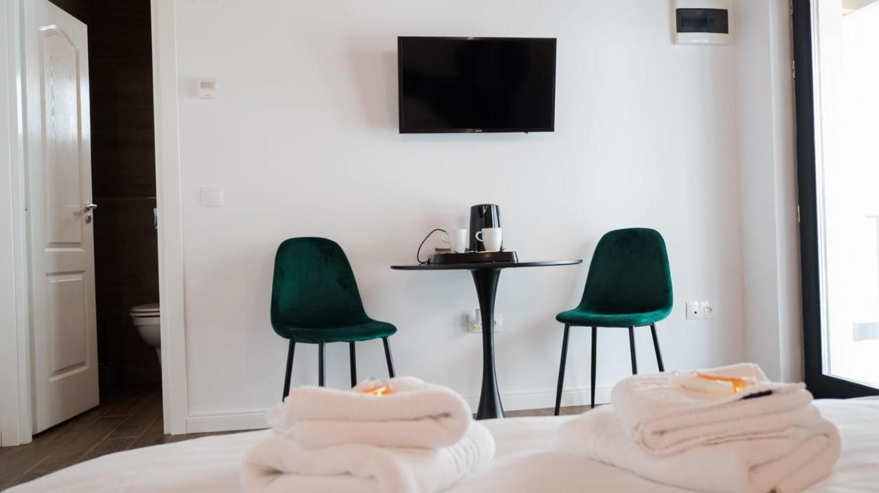 Villa Wild Rooms Jiet Екстериор снимка