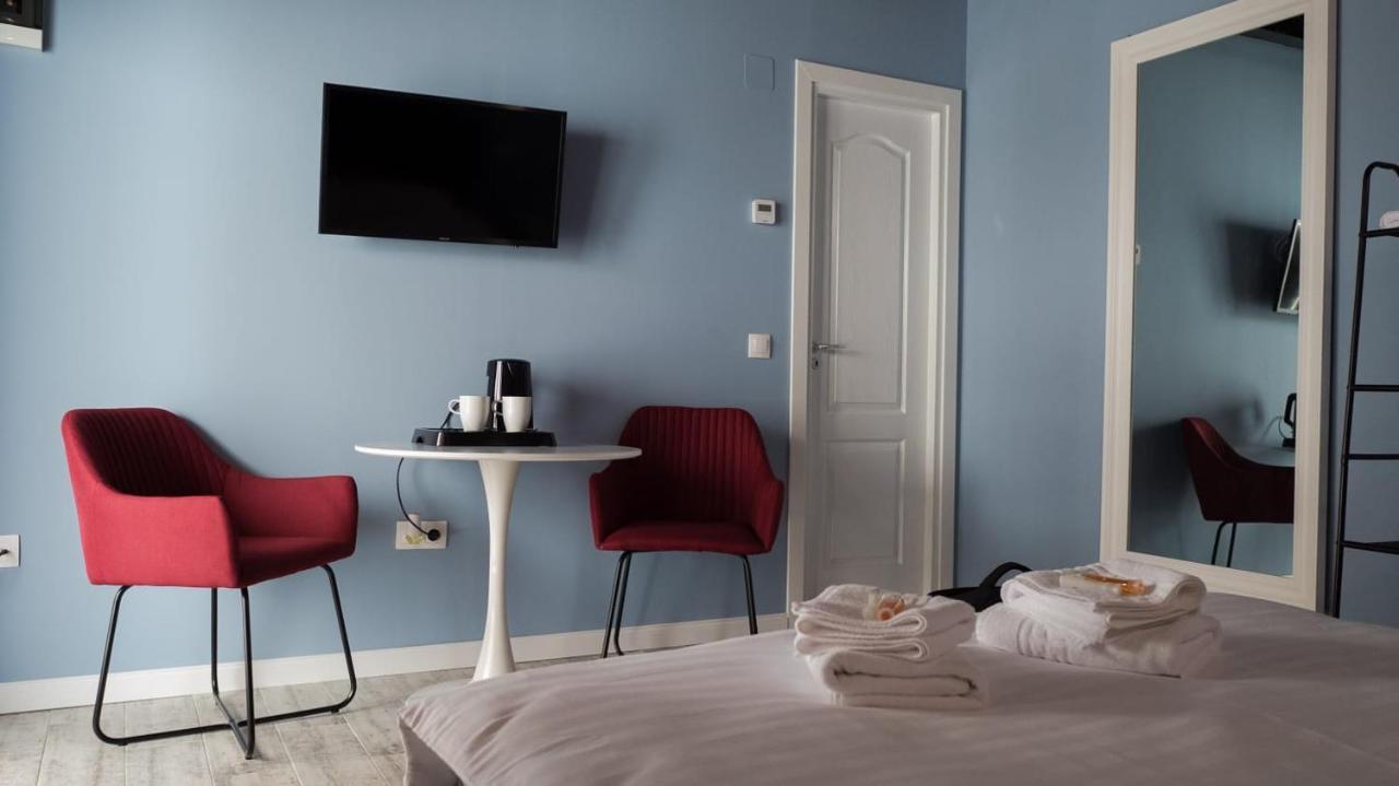 Villa Wild Rooms Jiet Екстериор снимка