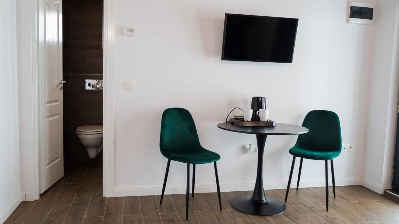 Villa Wild Rooms Jiet Екстериор снимка