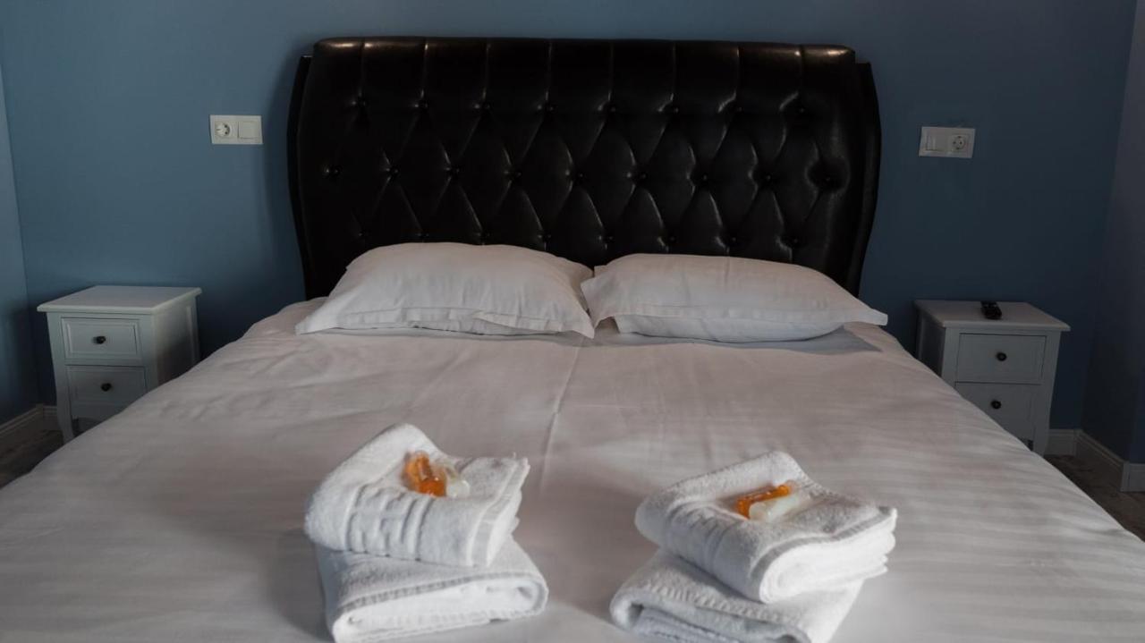 Villa Wild Rooms Jiet Екстериор снимка
