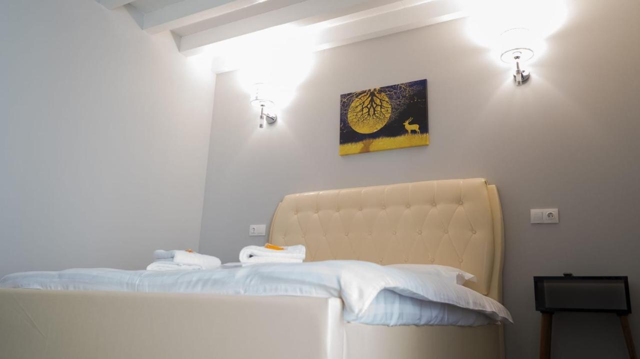 Villa Wild Rooms Jiet Екстериор снимка