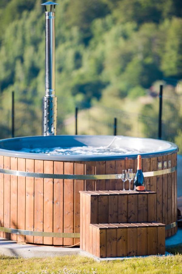 Villa Wild Rooms Jiet Екстериор снимка
