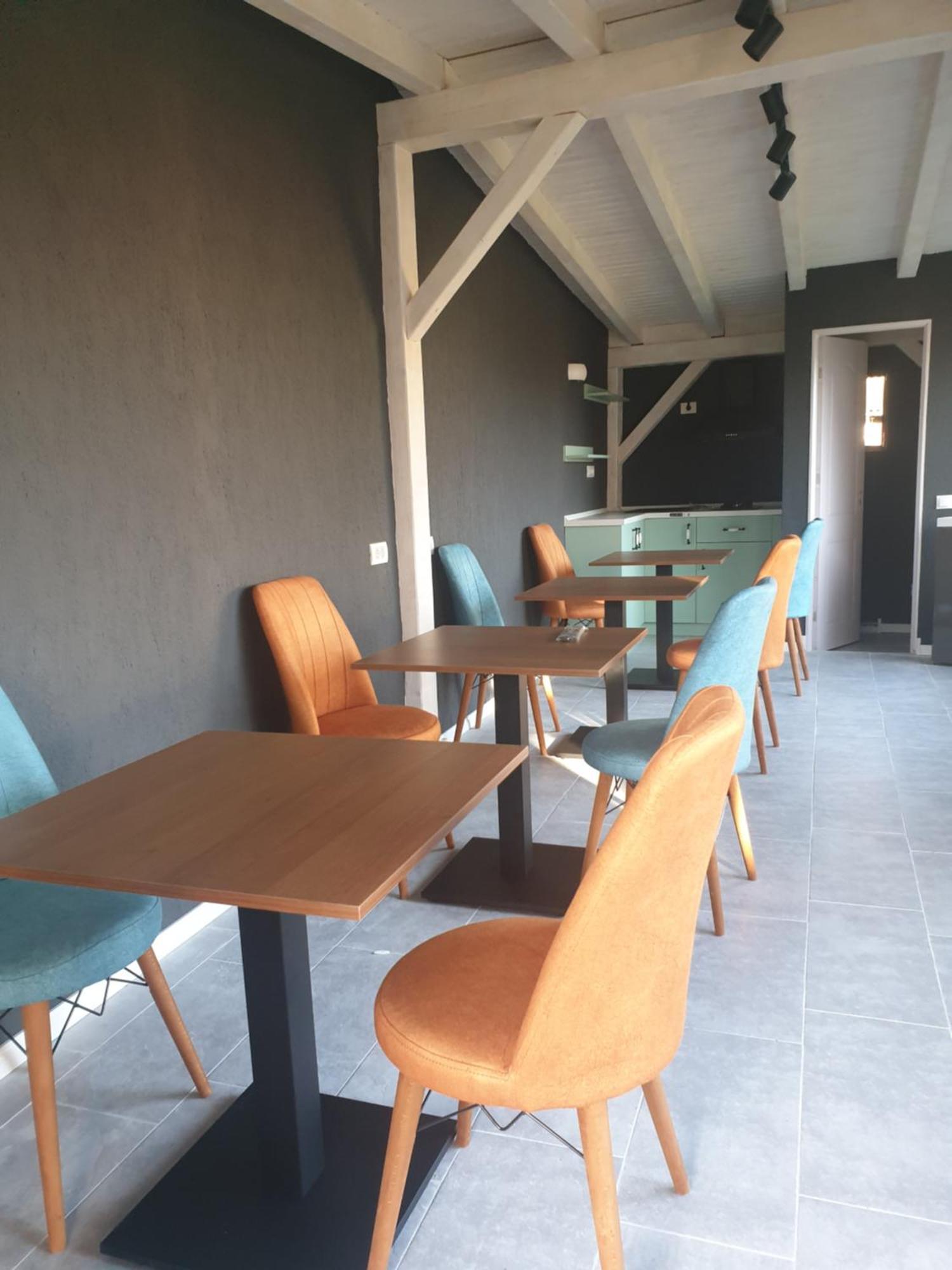Villa Wild Rooms Jiet Екстериор снимка